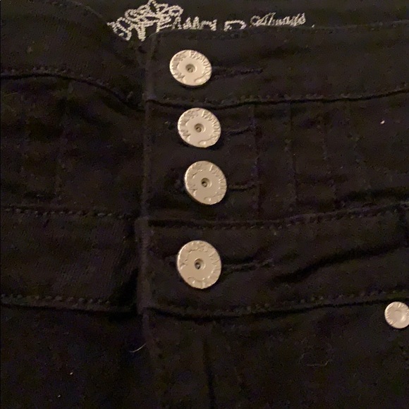 Black jean shorts - Picture 2 of 2